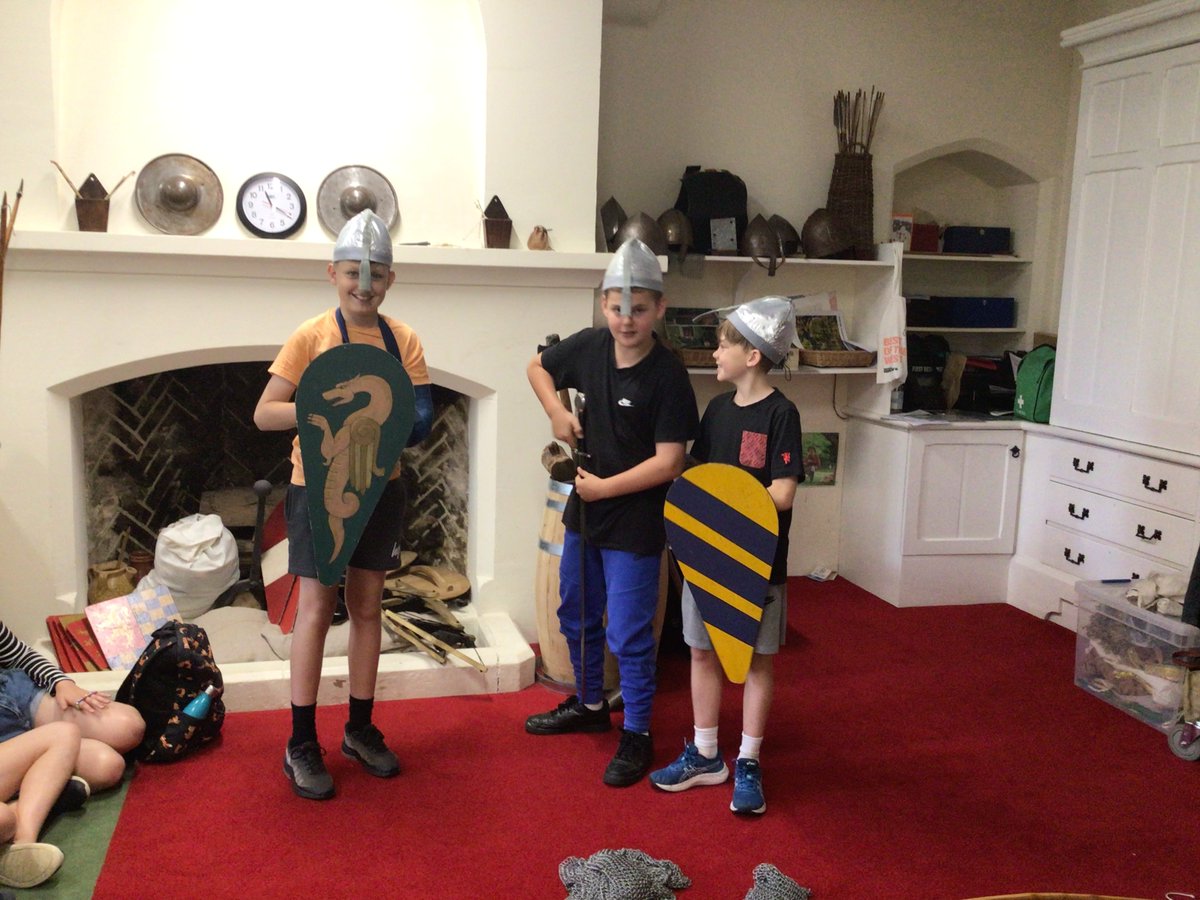 News_SGS's tweet photo. Having fun at Arundel Castle and solving puzzles. Year 7 students enjoy ERA week at SGS. #ERA https://t.co/9SAiMCjO8G