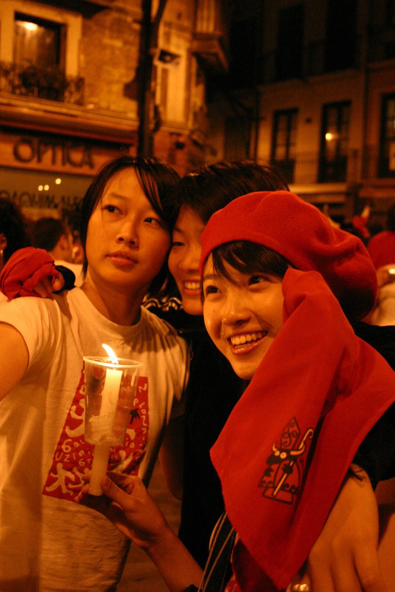 VisitNavarra's tweet photo. San Fermín es mucho más que una fiesta, es un lugar en el que reina la hospitalidad y el buen ambiente 🥰

Personas de todo el mundo acuden cada año a disfrutar de una de las fiestas más internacionales de nuestro país.  

https://t.co/AMA0MaTmtU https://t.co/RBkIjVuIzm