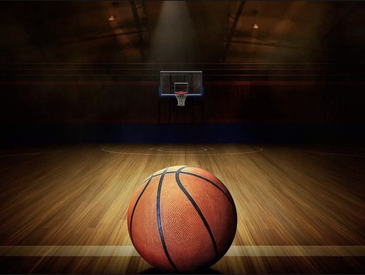 Basketball_1pro's tweet photo. 🤔At the beginning, basketball was not at all like we used to see it. The players passed the ball to each other while standing still, and it was possible to throw it into the basket only with both hands from below or from the chest.🏀 https://t.co/2ysx2Em2UU