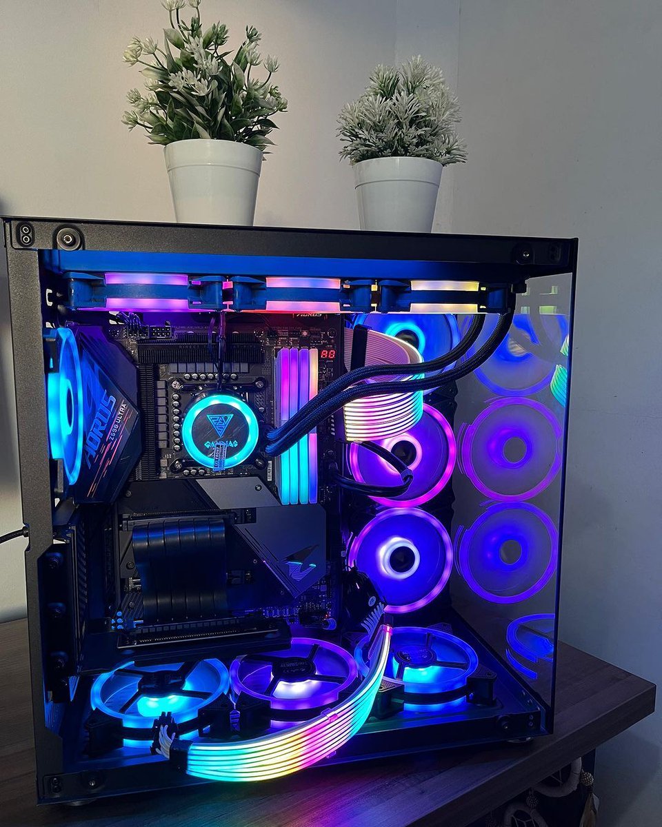 A realização de um sonho para o  @sergio_ofct é a nossa vitória! 🔥 

Ele escolheu ter o seu primeiro PC Gamer com a presença dos componentes Gamdias, e com certeza fez as melhores escolhas para essa build! 

O que tem na sua? 

- gamdias.com.br