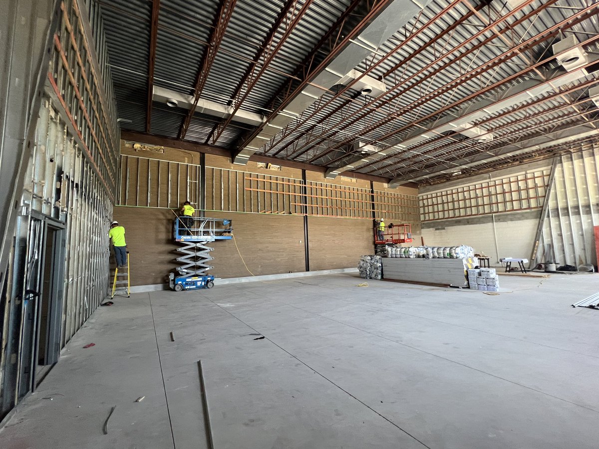 GoConqs's tweet photo. 🚧👷🏗️🧱New weight room starting to shape inside a bit more…it’s going to be AWESOME!!

Going to be a great space for our athletes, coaches, programs &amp; others #GoConqs https://t.co/Y9IpjuJXS9