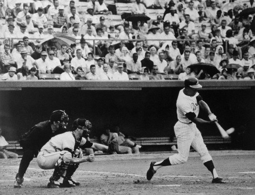 14 July 1968: #Baseball Hall of Famer Hank #Aaron of the #Atlanta Braves hits his 500th career home run against the San Francisco Giants in a 4-2 victory for the Braves. Aaron would hit a then record breaking 755 home runs in his career. #MLB #history #ad https://t.co/cLxdyeEJv8 https://t.co/SGZlvi0A2S