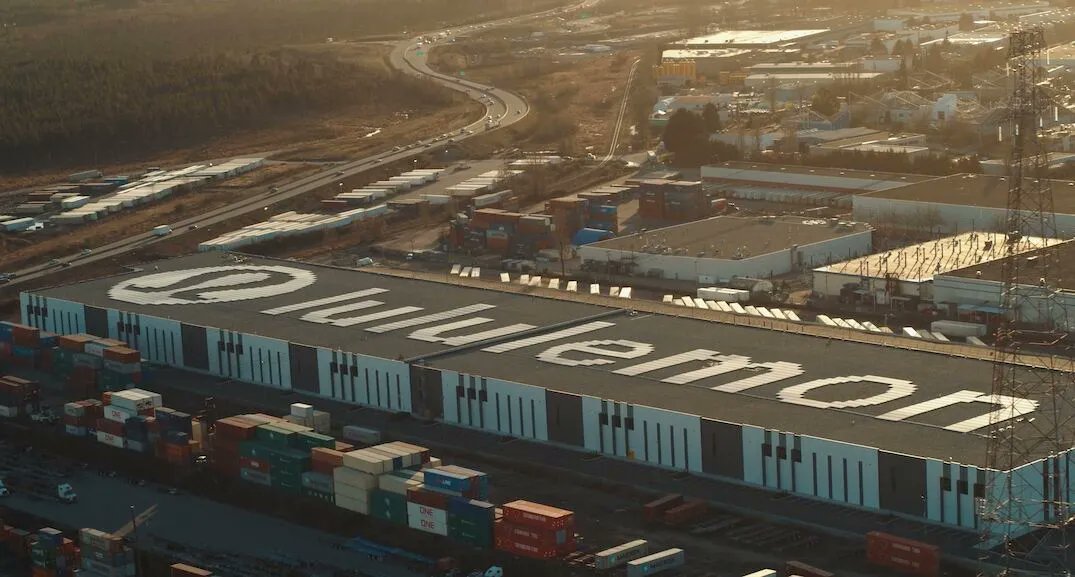 TerraGenSolar's tweet photo. TerraGen Solar was engaged by Shift Energy Group to assist with designing and supplying a rooftop solar PV mounting solution that configured the module arrays to illustrate a corporate logo. #solarracking #solarproject #shiftenergygroup #terragensolar https://t.co/JFc8lpmMRw