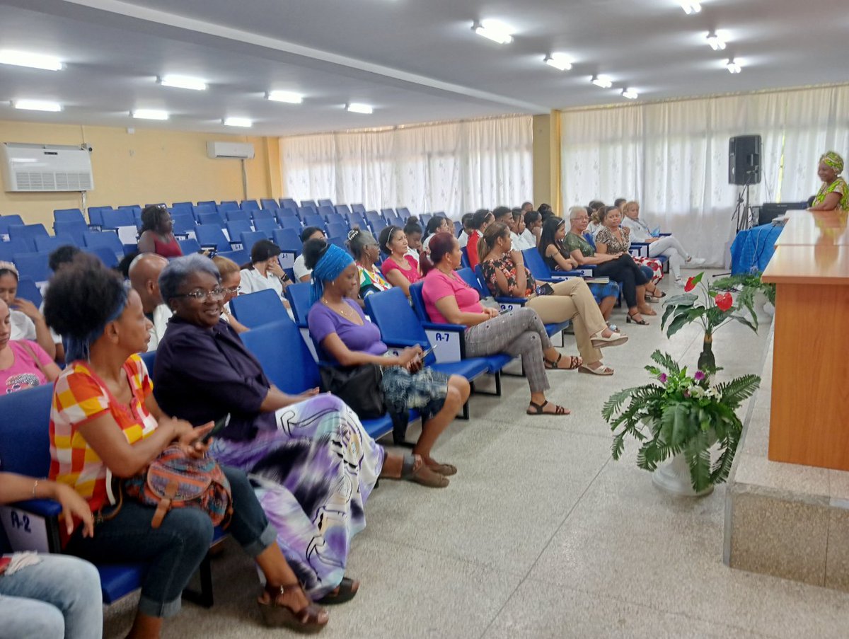 #Cuba homenaje a la #MadreDeLaPatria  con la DrC. Alselma Betancourt Pulsan repudiamos la presencia del submarino nuclear yanqui en la bahía de #Caimanera #Guantananamo
#MujeresCubanasAfrodescendientes
<a href="/ucmedguantanamo/">Universidad de Ciencias Médicas de Guantánamo</a> 
<a href="/UG_Cuba/">Universidad de Guantánamo</a> <a href="/UJCdeCuba/">UJC de Cuba</a> <a href="/FMC_Cuba/">FMC de Cuba</a> <a href="/InesMChapman/">Inés María Chapman Waugh</a> 
<a href="/DiazCanelB/">Miguel Díaz-Canel Bermúdez</a>