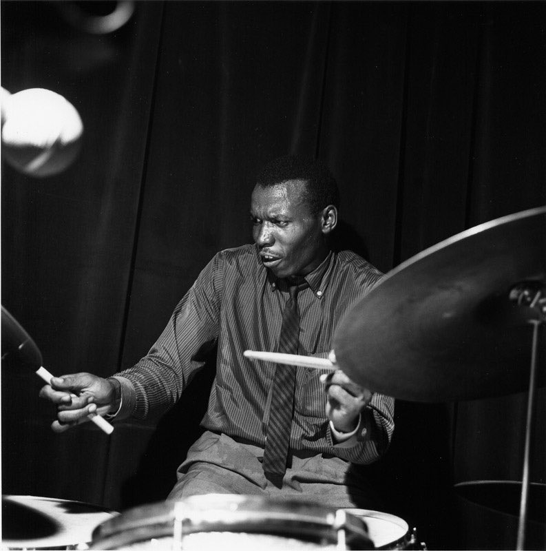 ParadigmaSpain's tweet photo. Jazz artists and critics pick their favorite solos from the music's past and present:
https://t.co/plj1GwNCGW

Essential Solos: 40 Great Improvisations 
🎹🎷 —— ⤵️⤵️⏯️

https://t.co/DIydU0tZhC

@herbiehancock @MilesDavisWorld https://t.co/AErnNNyGxg