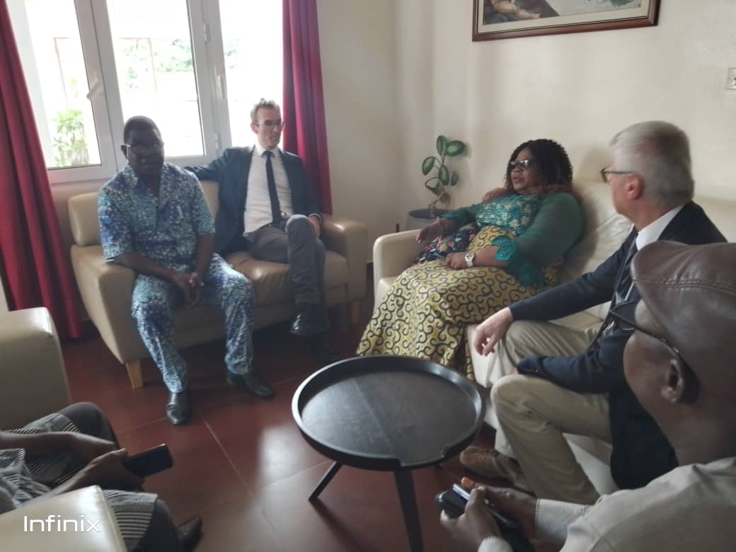 AtiotaTouni's tweet image. J'ai eu l'honneur d'accueillir 2  #ambassadeurs à #Defalé ce jour. L'allemand @Matthias @Veltin est venu clôturer l'atelier sur le plaidoyer et le français @a_favereau a fait une visite de courtoisie, profité découvrir le paysage pittoresque de @2Doufelgou.
@fct228 
@Franceautogo