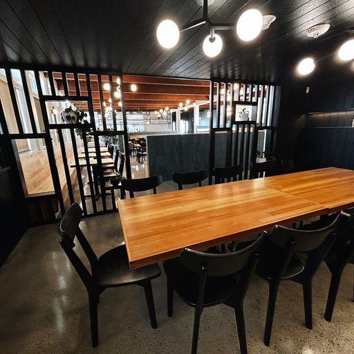 Venus Beachside is now reopened Wed–Sun, 5-9pm.
Bring on lobster roll, oysters, grilled maitake and vegan poke + Venus favorites, with a dessert menu that features a Venus espresso martini and house
baked pie. venusspirits.com for more.