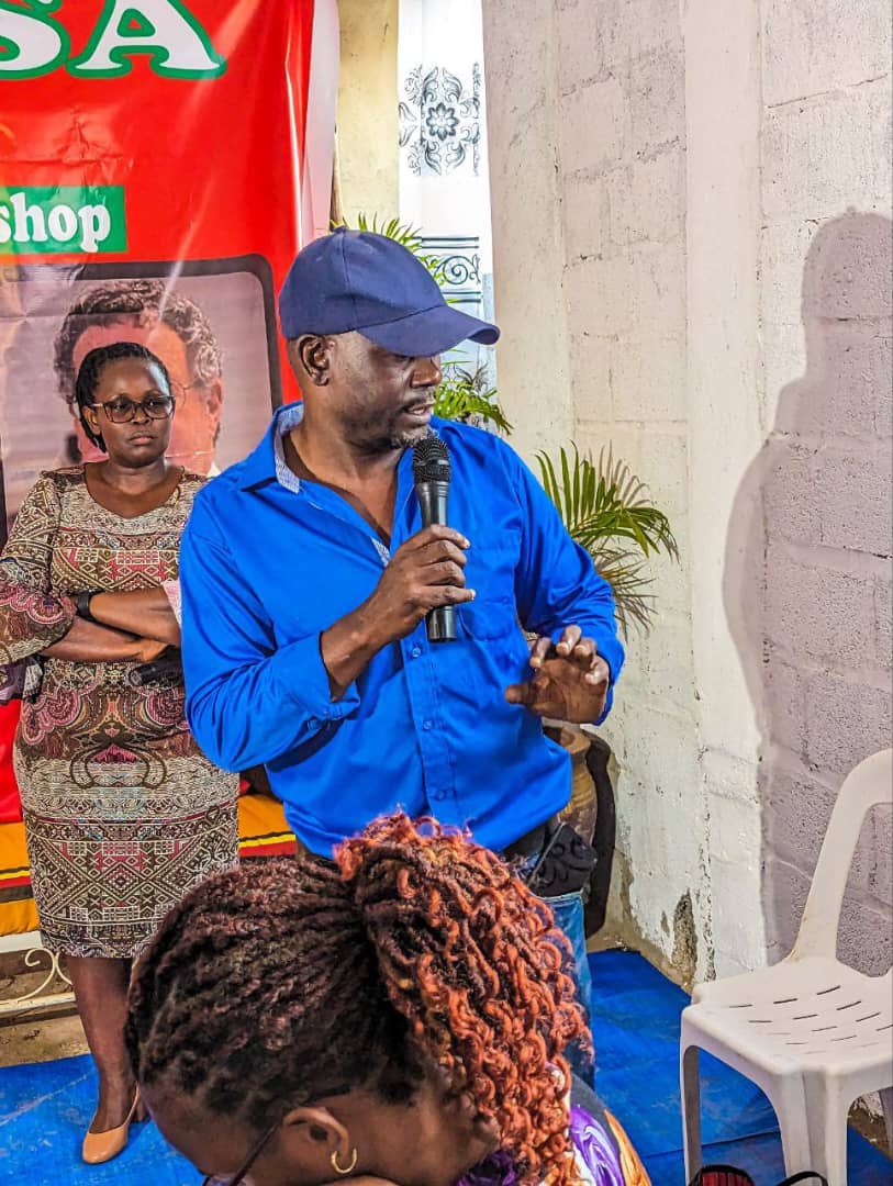 MAbubannks's tweet photo. Mr Moses Nsubuga ( Moses Super charger ) Team leader at Joint Adherent Brothers and Sisters against AIDS (JABASA) is compiling a 📖 on( Jargon )special words used by a profession orgroup that are difficult for other to understand to help Community Advocates
#JABASACureWorkshop https://t.co/SKBpng524x