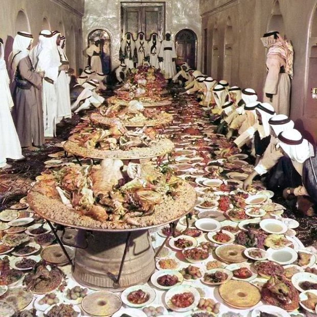 Arabbeau's tweet image. Arab generosity، Saudi Arabia