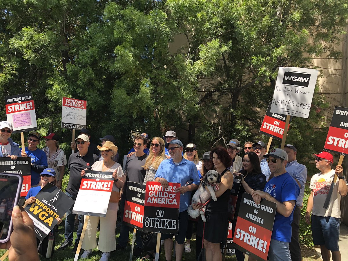 The #Friends writers and creative team reunited today to support the WGA.