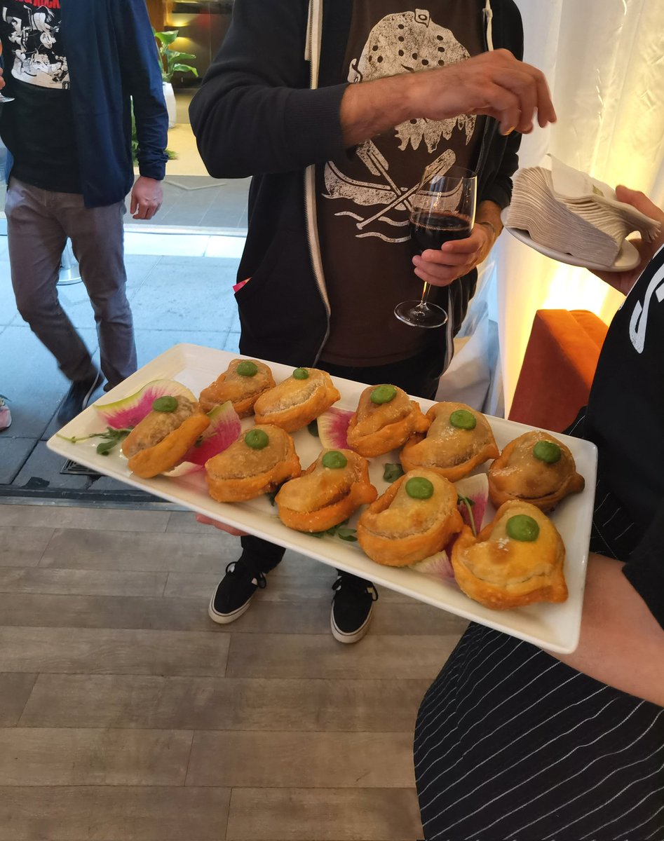 MoVernie's tweet photo. Hors D'oeuvres + Beer & Wine, mix & mingle with people are the best time!
@ParamountPlusCA
#ParamountPlusCA #LionessPlus #SpecialOPS #PinkDreamsInc
#ParamountPlusCanada #Streaming #Series #Entertainment #Action #Thriller #MoVernie https://t.co/Vtftd9zVwZ