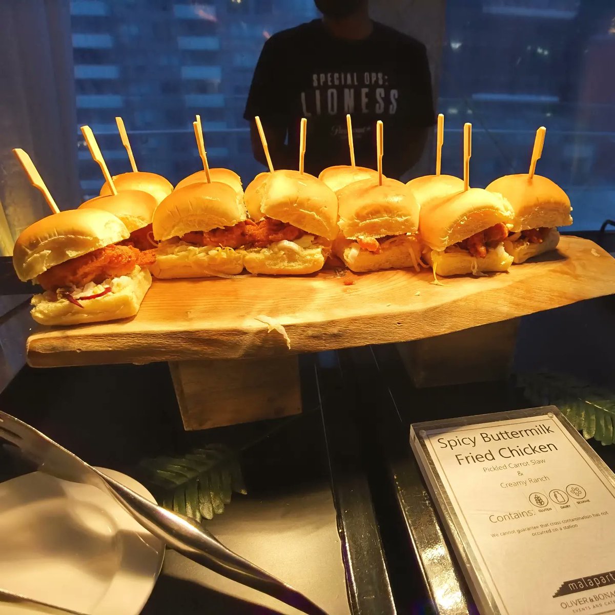 MoVernie's tweet photo. Hors D'oeuvres + Beer & Wine, mix & mingle with people are the best time!
@ParamountPlusCA
#ParamountPlusCA #LionessPlus #SpecialOPS #PinkDreamsInc
#ParamountPlusCanada #Streaming #Series #Entertainment #Action #Thriller #MoVernie https://t.co/Vtftd9zVwZ