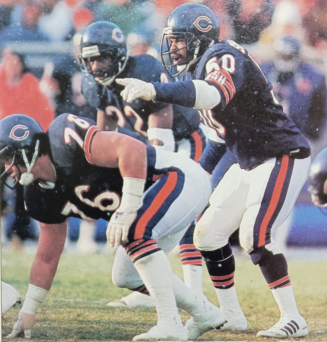 SportsTradingC4's tweet photo. One of the greatest linebackers in Chicago #Bears history,Mike Singletary,directing the defense circa-1989.#NFL #DaBears #HOF #46Defense https://t.co/n7ywxh3mB7