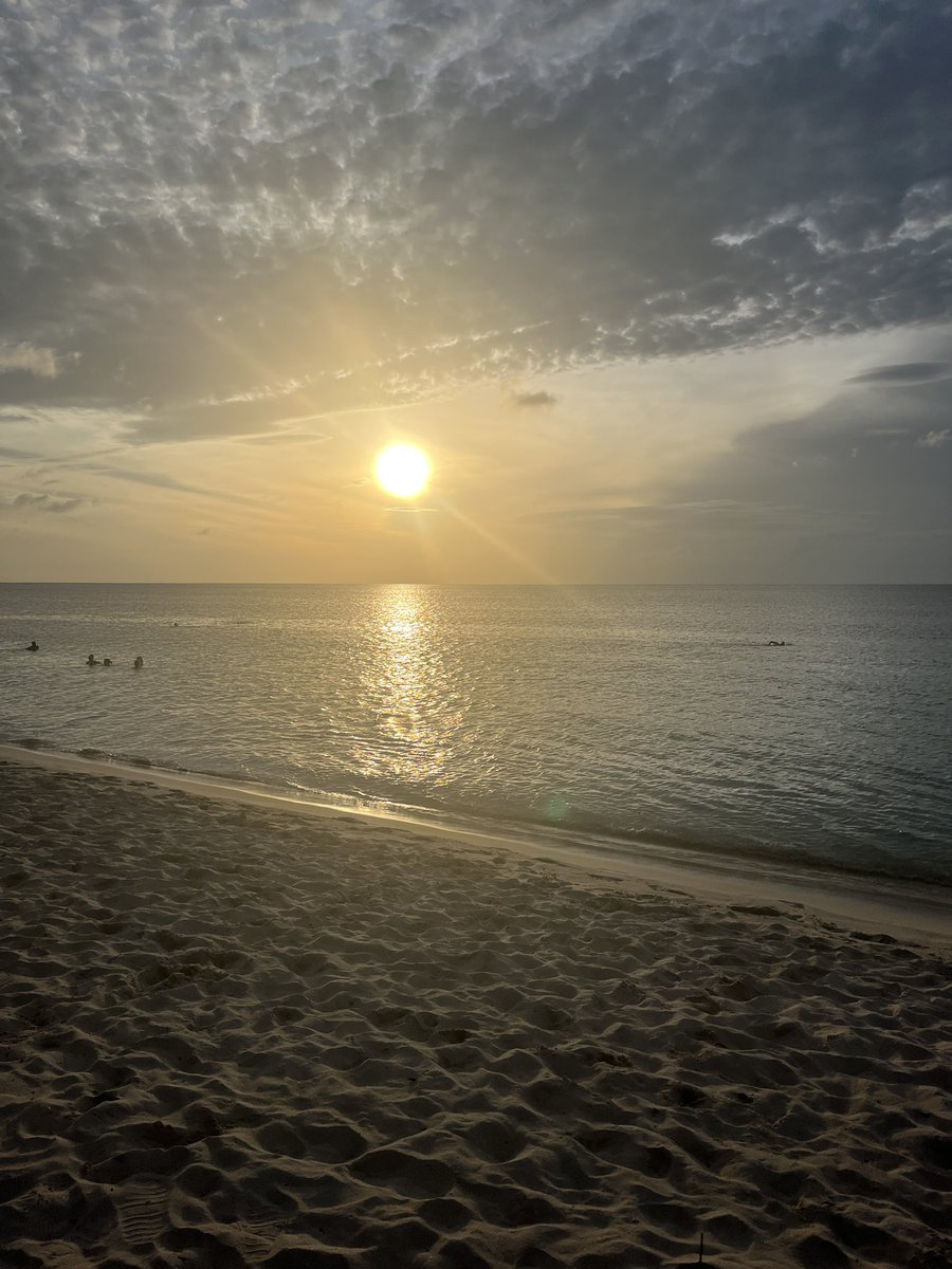 CandGoods's tweet image. Nothing beats being at home 🇬🇩🥰