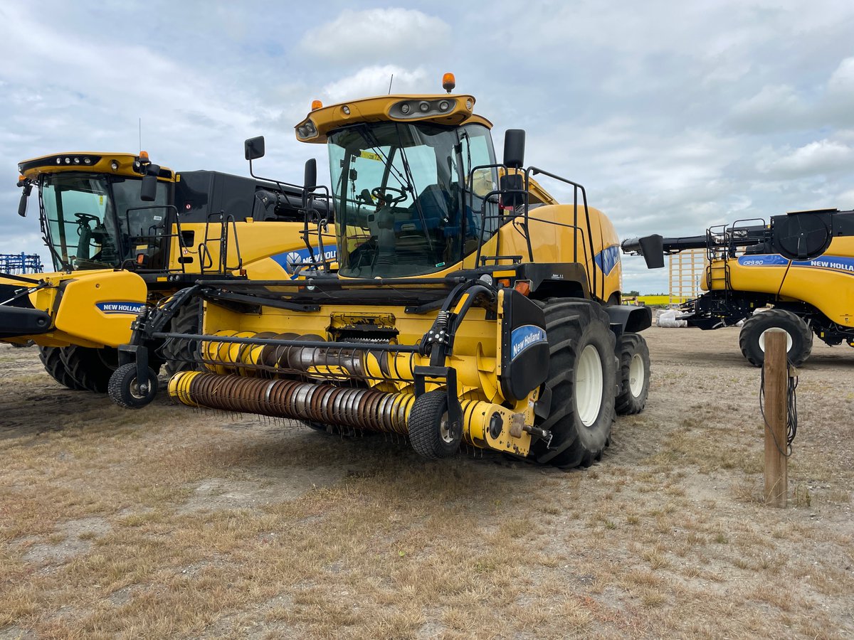GavinNewholland's tweet photo. Anyone in the market for a hood used Forage Harvester?  2007 NH FR9050 , just give us a call at Mazergroup Shoal Lake .
204-759-2126
Retweets appreciated https://t.co/XlZyObnPZc