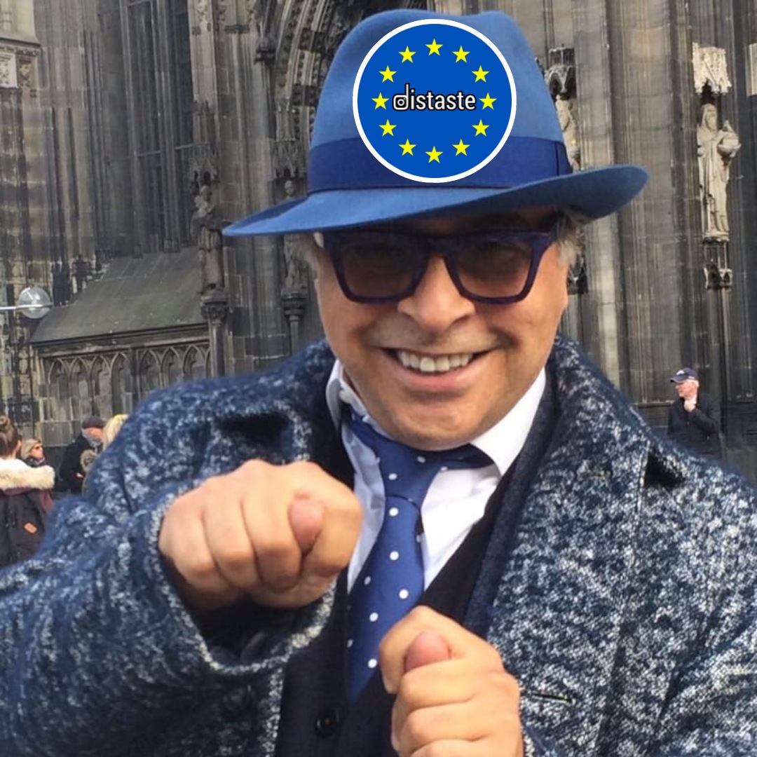 Kimilerinin Avrupa Birliği'ne girebileceğinin hayalini kurduğu Türkiye'de son 24 saatte:

• 14 yaşındaki bir çocuk Cumhurbaşkanına hakaret ettiği gerekçesiyle 5 ay hapis cezası aldı.

• Sokak köpeği tarafından saldırıya uğrayan 28 yaşındaki bir mimar kuduzdan öldü.

• Milli