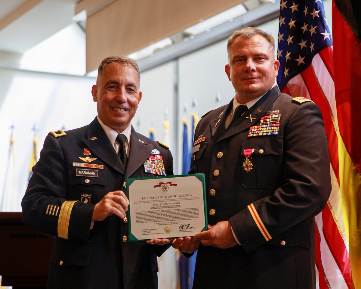 56ArtilleryCmd's tweet image. MG Stephen J. Maranian recently hosted several significant events for 56th AC Soldiers.

🇺🇸Congratulations LTC Bruce 🇺🇸

🎉Happy Retirement 🎉
CW5 Welch and  MAJ Leinbach 

Thank you for your selfless service to our nation, gentlemen!

#PershingStrong #56thAC #StrongerTogether