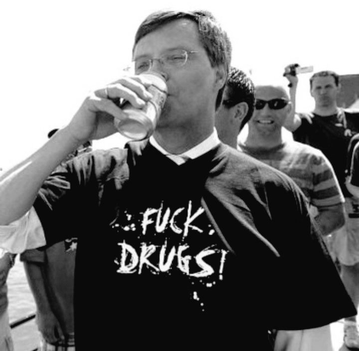 Arnout_Maat's tweet photo. Mona out. 

Dat betekent dat nog slechts één iemand de natie kan redden. 

Het is tijd. https://t.co/Zq2lUdQeht