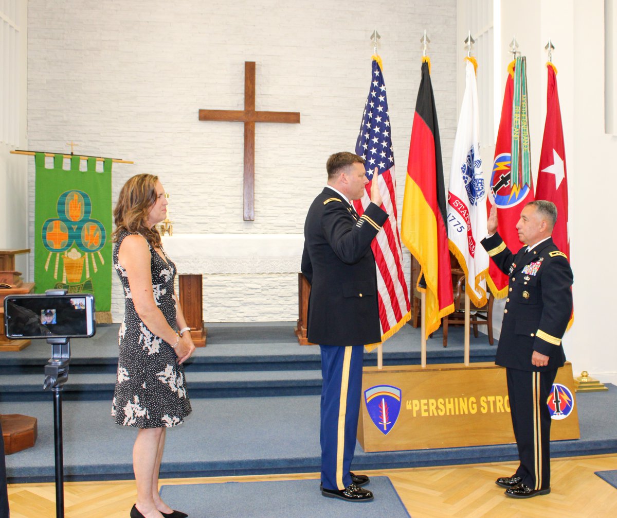 56ArtilleryCmd's tweet image. MG Stephen J. Maranian recently hosted several significant events for 56th AC Soldiers.

🇺🇸Congratulations LTC Bruce 🇺🇸

🎉Happy Retirement 🎉
CW5 Welch and  MAJ Leinbach 

Thank you for your selfless service to our nation, gentlemen!

#PershingStrong #56thAC #StrongerTogether