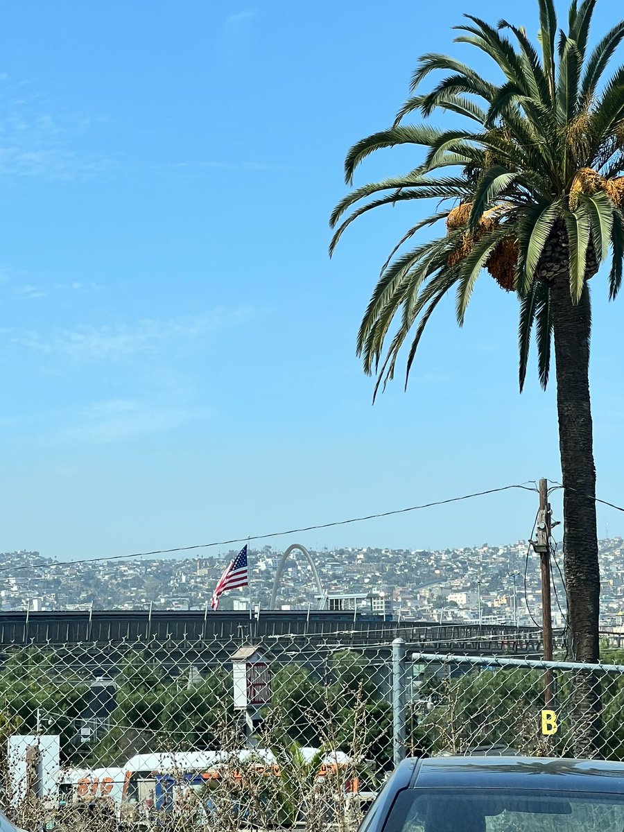 Kelly León tweet media