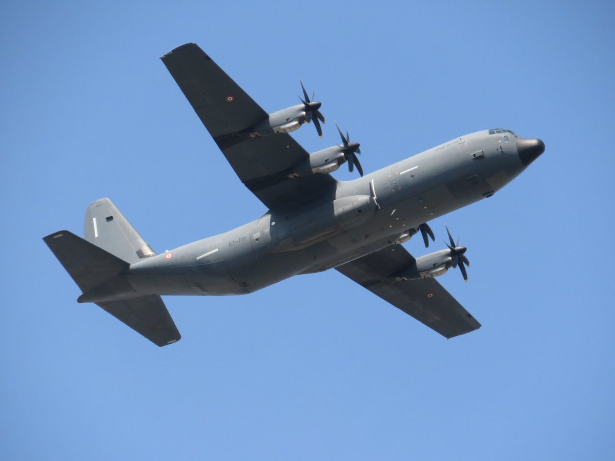 FrenchTrackers's tweet photo. Bloc 'Projection de force'
A330-243 | F-UJCT | ET 3/60 | #3B7543 | #MEXICAIN
C-130J-30 | 5847 / 61-PP | ETT | #3B77E6 | #CUJAS73
CN-235 | 197 / 64-HE | 64e ET | #3B76A9 | #CUJ74
CN-235 | 128 / 62-IK | ET 1/62 | #3B77C7 | #CUJ75
A400M | 0012 / F-RBAE | 61e ET | #3B776E | #CUJAS72 https://t.co/T3ZsFr20fp