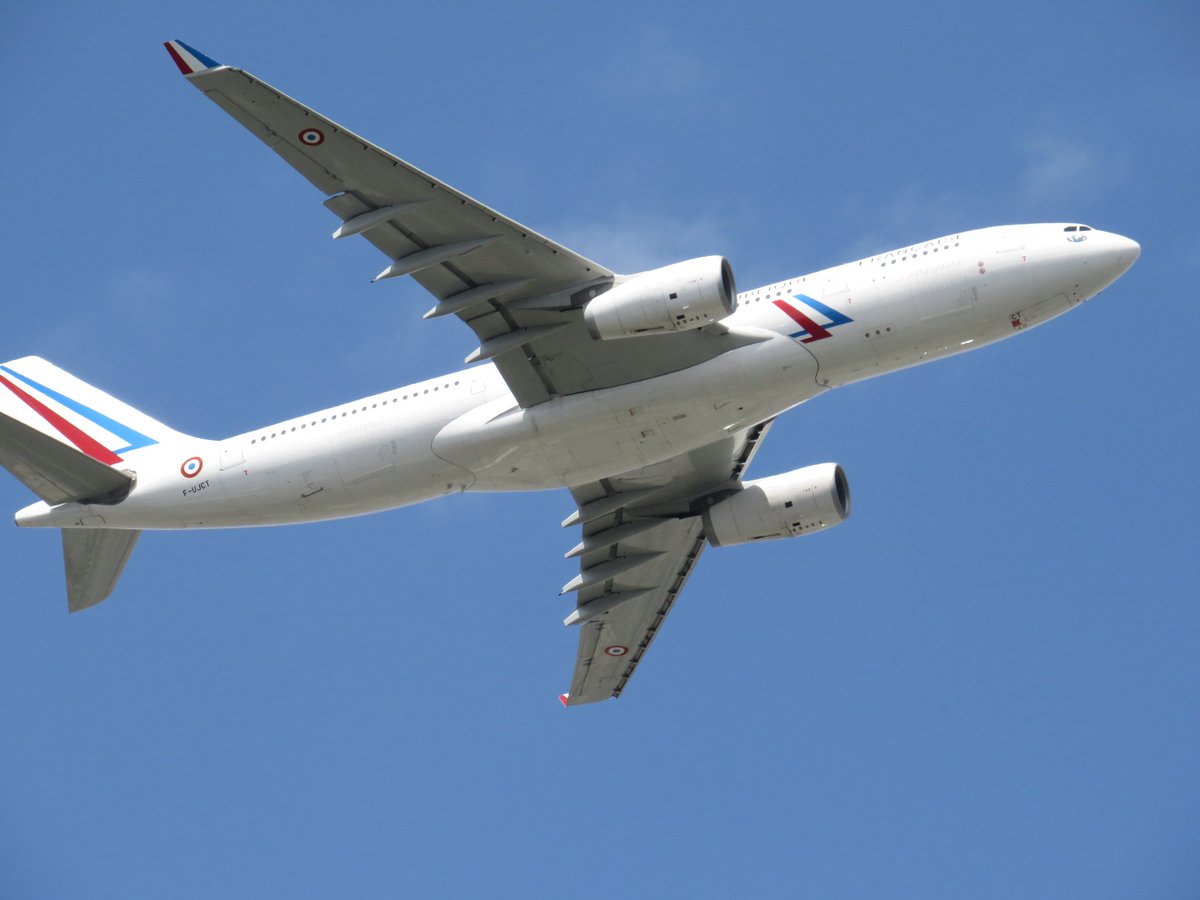 FrenchTrackers's tweet photo. Bloc 'Projection de force'
A330-243 | F-UJCT | ET 3/60 | #3B7543 | #MEXICAIN
C-130J-30 | 5847 / 61-PP | ETT | #3B77E6 | #CUJAS73
CN-235 | 197 / 64-HE | 64e ET | #3B76A9 | #CUJ74
CN-235 | 128 / 62-IK | ET 1/62 | #3B77C7 | #CUJ75
A400M | 0012 / F-RBAE | 61e ET | #3B776E | #CUJAS72 https://t.co/T3ZsFr20fp