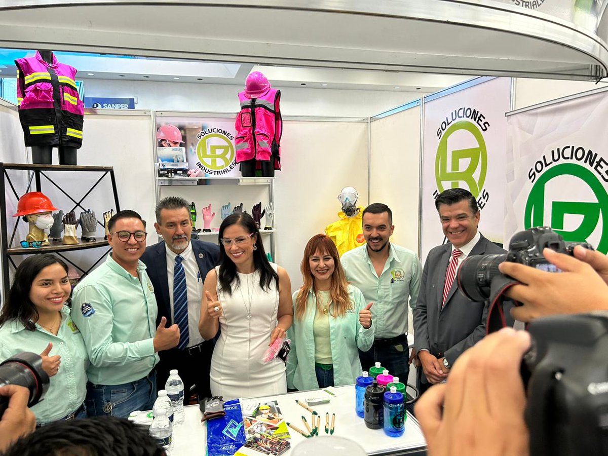 economiagente's tweet photo. #Guanajuato avanza con la Iniciativa Privada hacia la industria 4️⃣.0️⃣ con #Mentefactura 🧠💡
#ConsumeLocalGto #GTO #GrandezaDeMéxico https://t.co/lQm4Y5lB42
