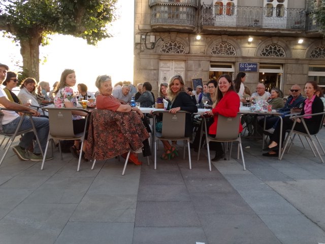 sumargalicia's tweet photo. As candidatas @m_barbero @veraeikon3  e @Gloria_1_1  tiveron un día de reunións adicado ao mundo do traballo.

➕️ Dirixentes de @ccoogalicia .

➕️ Traballadoras de call center.

➕️ Avogados laboralistas. 

Encontros de proximidade, para falar, pero sobre todo, escoitar. https://t.co/5mfVTQqI2o