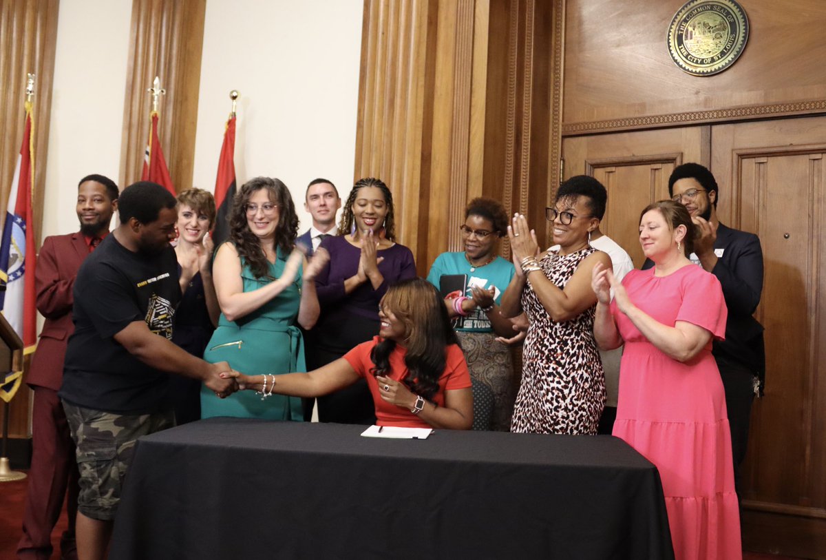 stlmayor47's tweet photo. Housing is a human right. I signed Board Bill 59 today to create a right to counsel program, protecting St. Louis tenants &amp; getting families facing eviction the legal support they need. In a city where nearly 60% of households are renters, this kind of program is critical. (1/3) https://t.co/tc0nHyCz3q