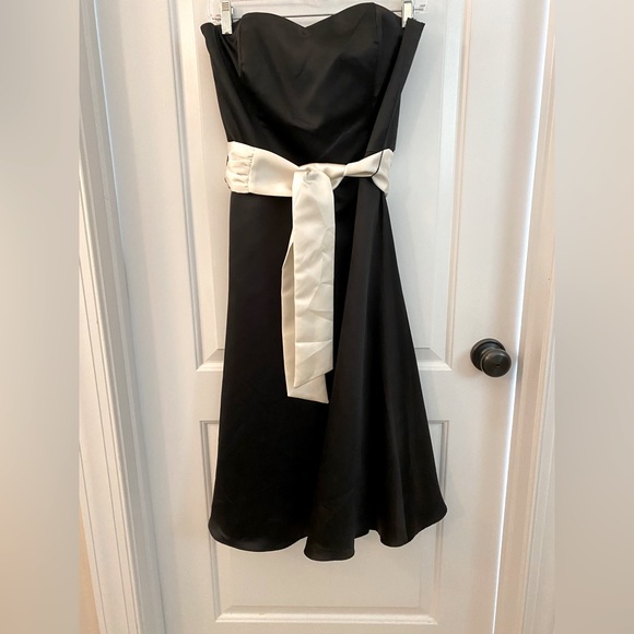 Walker962J's tweet photo. So good I had to share! Check out all the items I'm loving on @Poshmarkapp #poshmark #fashion #style #shopmycloset #pinkhaley #whitehouseblackmarket: https://t.co/ltsE0jVb6W https://t.co/IRRTBDMPlp