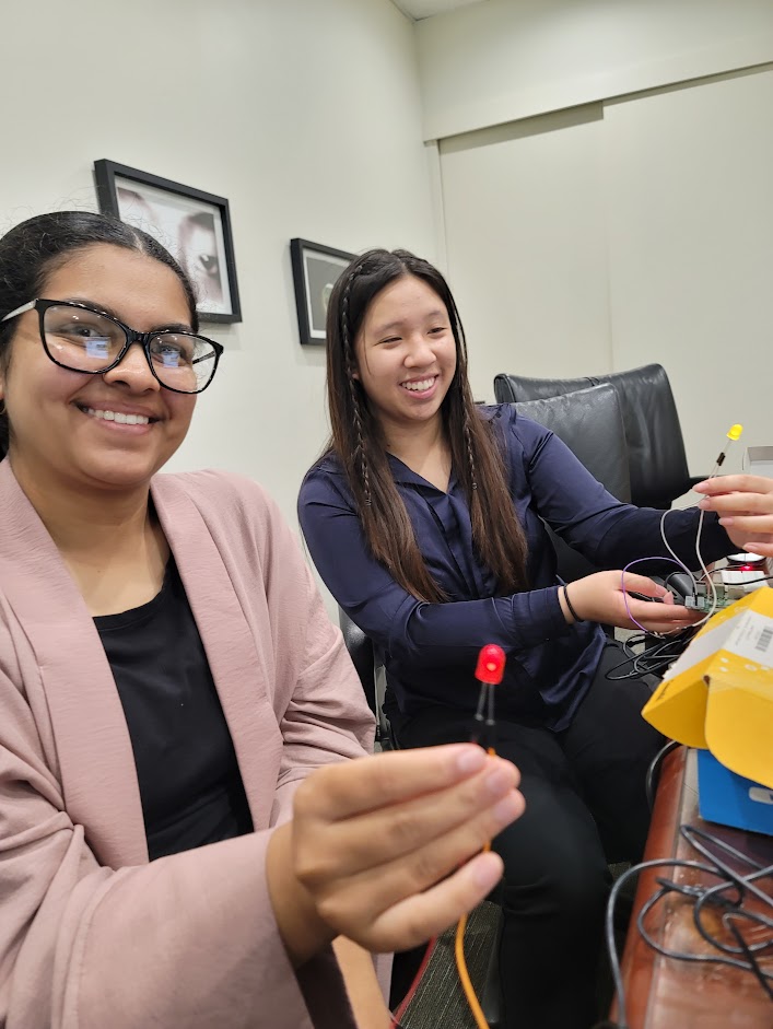 Such an honor to host student interns from @GirlsIncOC @ocdestem to explore #PhysicalComputing with the @Raspberry_Pi #CSforALL #STEMforALL #BetterTogether