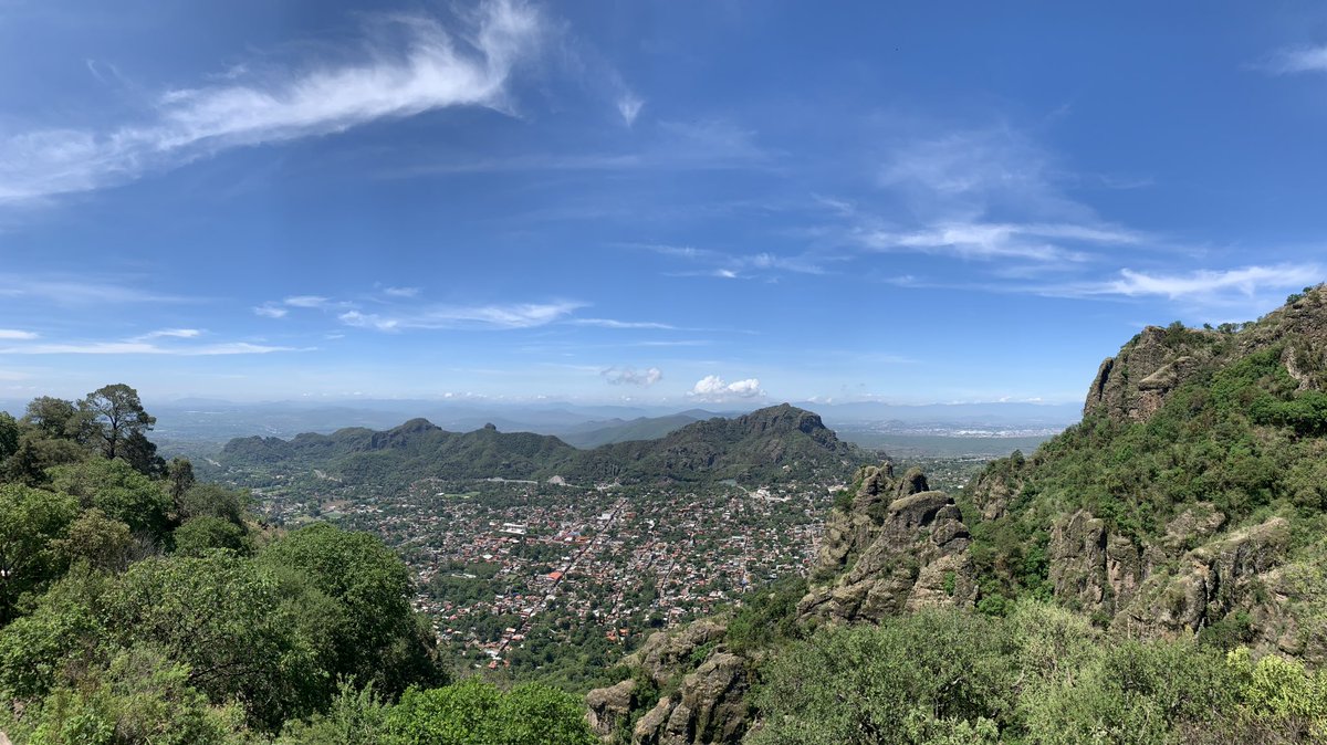 #TepozMiAmor♥️ <a href="/YODEBUENAS/">Miguel Barrientos Mx</a>  uno como quiera pero la foto 📸 😂 yo : 😮‍💨😮‍💨!!!! Visita Tepoztlán y después llega al Cuervo !!!😃