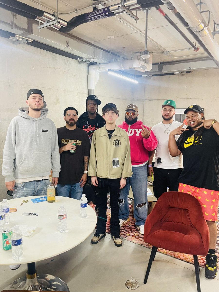 FredOnEm's tweet photo. Austin,TX W/Da Guys ❤️‍🩹 s/o my guy @hoodrichkeem 🤞🏽 Backend went crazy as usual 🦅 #FredOnEm™️ #LoveSickTour
@ohrossss_ @ramyonthebeat @broadday223 @bryanttroyy @cubskout @1damnaj https://t.co/Bn7z3VU9ZF