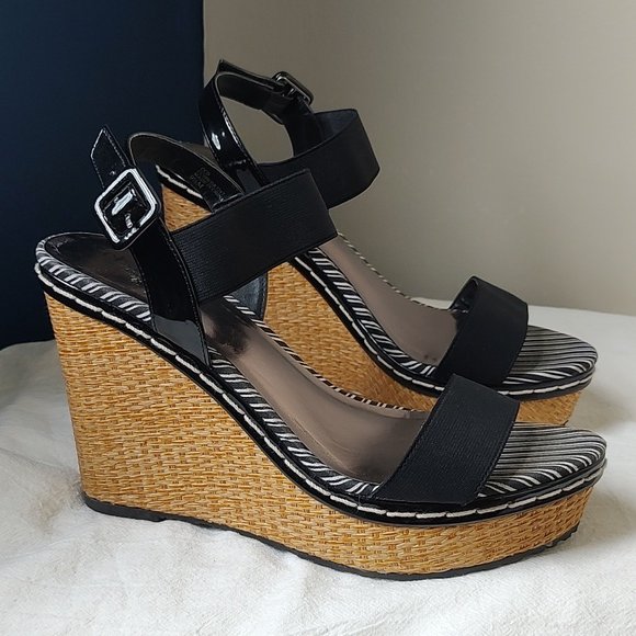 SheldonBullick's tweet photo. So good I had to share! Check out all the items I'm loving on @Poshmarkapp from @greenmtngems #poshmark #fashion #style #shopmycloset #charlesdavid #samsung #juicycouture: https://t.co/PrI0OaoZYl https://t.co/9Lm8PGJG9w