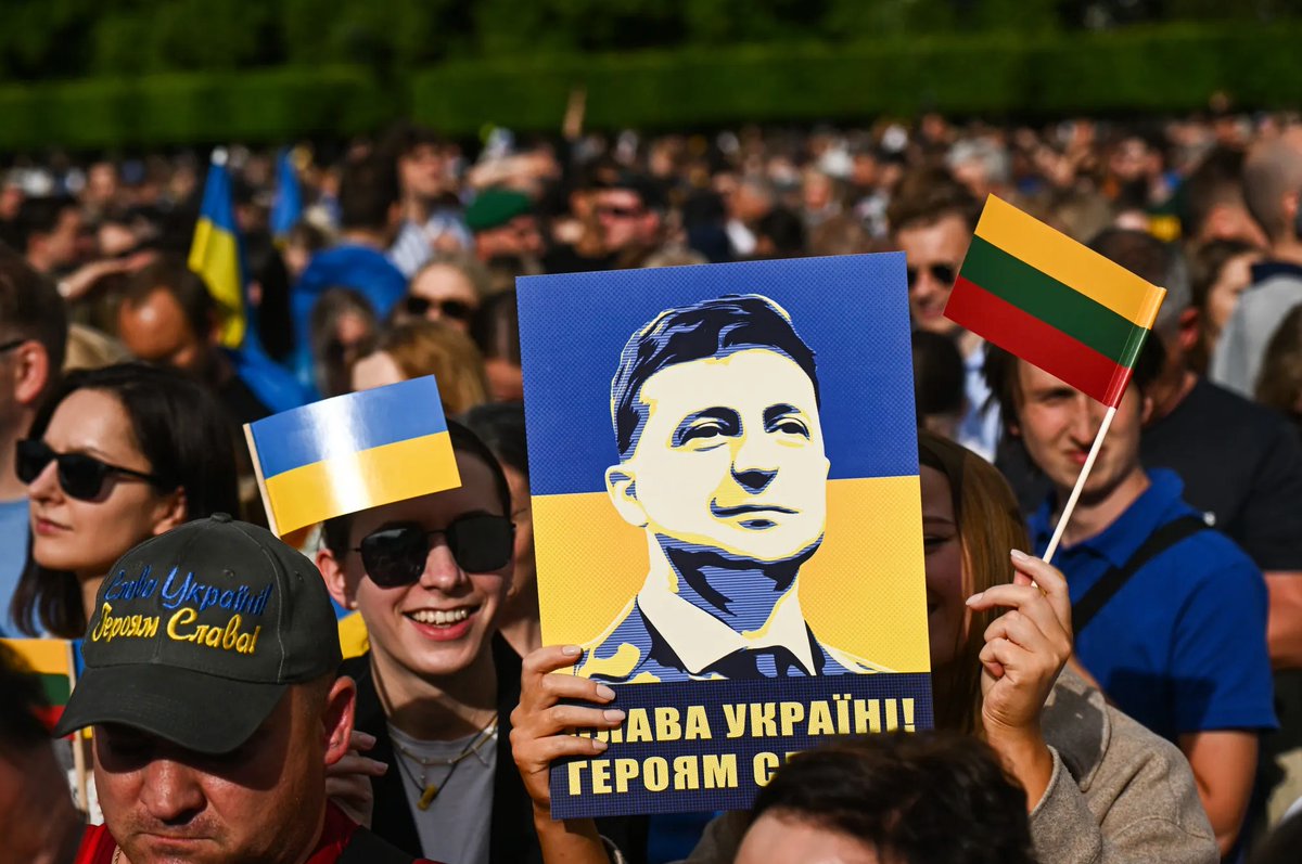JohnDCaudwell's tweet photo. UKRAINE BELONGS IN NATO

Unsurprising to see so many 🇺🇦 flags out at the @NATO summit being held in my partner @Vzesniauskaite’s native Lithuania. 🇱🇹

Former Soviet bloc countries fully understand that the only way to deter Russian aggression is with shows of real strength. 1/ https://t.co/MDzGsEL4Ub