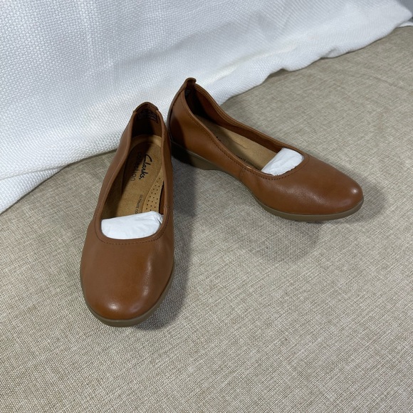 BMWBABSPoshmark's tweet photo. So good I had to share! Check out all the items I'm loving on @Poshmarkapp #poshmark #fashion #style #shopmycloset #clarks #luckybrand: https://t.co/uqmd4exvC2 https://t.co/tXSJ5ijLyT