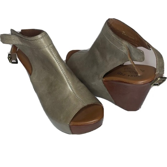 So good I had to share! Check out all the items I'm loving on <a href="/Poshmarkapp/">Poshmark</a> #poshmark #fashion #style #shopmycloset #trinaturk #maeve #korkease: posh.mk/59kPnneMnBb