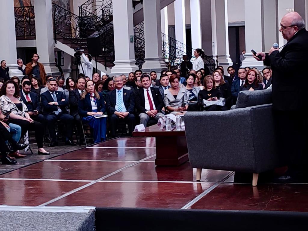 IAPEM's tweet photo. En el #DíaDelAbogado, nuestro Director @ignacio_rubi, asistió a la Conferencia Magistral "El Ser y el Deber Ser del Abogado", impartida por el Dr. José Antonio Núñez Ochoa, Director del Instituto de Investigaciones Jurídicas de la Facultad de Derecho de la Universidad Anáhuac. https://t.co/jwKalGoAoU
