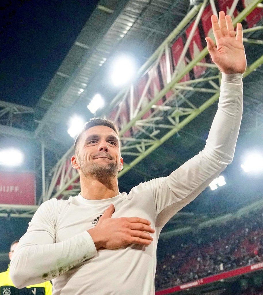 foootballo's tweet photo. Dusan Tadic: "Bırakın beni Beşiktaş'a gideyim." https://t.co/zEcXeiVpSy