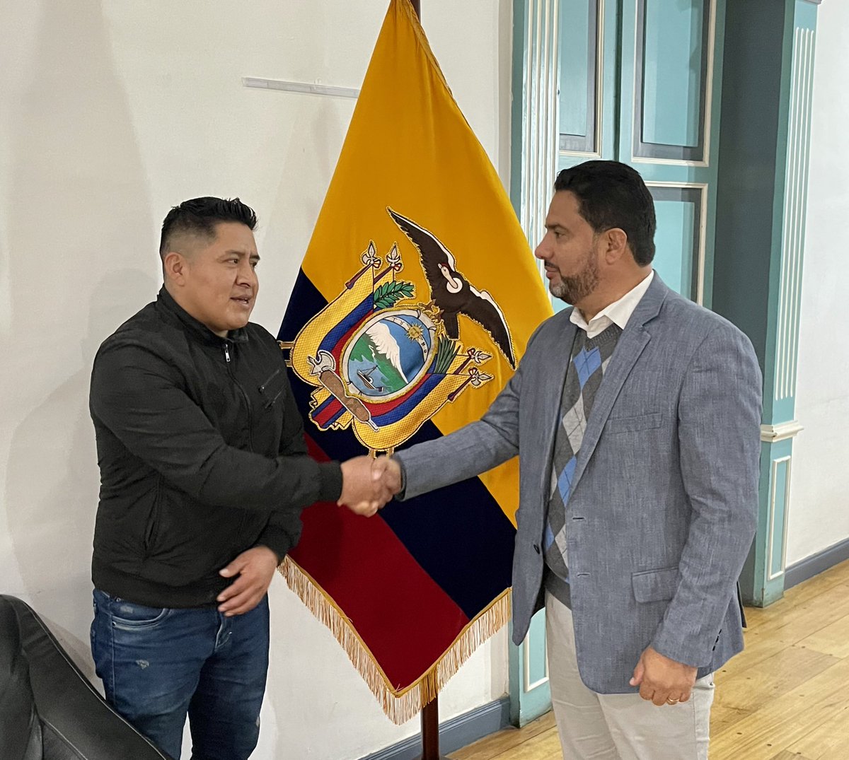 🇪🇨 El Gobierno de <a href="/LassoGuillermo/">Guillermo Lasso</a>, esta comprometido con el desarrollo energético de la región Sur.

.<a href="/EduardoPunin/">Eduardo Punín Burneo</a>, gobernador, recibe en su despacho a Romel Aguinsaca, presidente del Gobierno Parroquial de #Chuquiribamba.