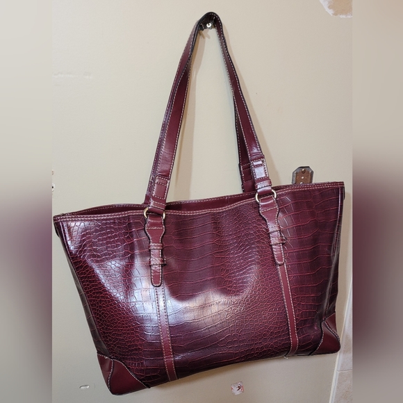 FibroFit's tweet image. So good I had to share! Check out all the items I'm loving on @Poshmarkapp #poshmark #fashion #style #shopmycloset #louisvuitton #badgleymischka: posh.mk/i8ZWEPmMnBb