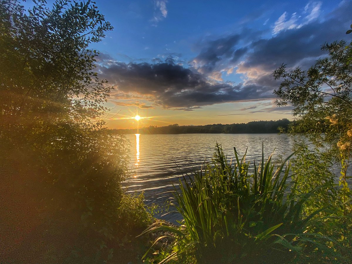 MyriadPhoto's tweet photo. Sunset on Whitlingham Broad tonight forming a cross. A perfect summer evening. #Norwich #Whitlingham https://t.co/cxlmbP5D9G