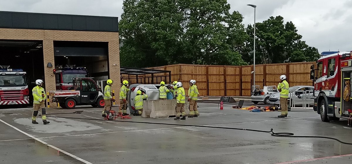 @WSFRS_TDA putting our new Training Centre to good use ! - Day 1 of our new 3-day MOC Training Delivery Model - Rescue Day (RTC). Key coaching, assessment & learning in all things EV and Community Road Safety/Prevention 🚒👏👍 @Sab_CohenHatton @WestSussexFire