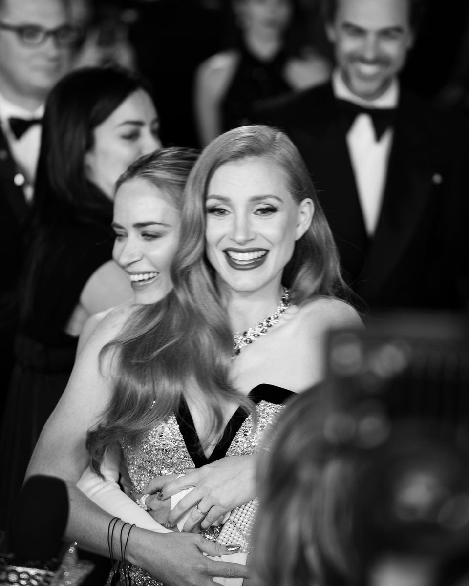 Jessica Chastain is SHOCKED with Emily Blunt's snub at this year's Emmys: 

“Am I allowed to say a snub? I thought Emily Blunt’s performance in The English was incredible. So that was a bit shocking to me, she’s a genius.”