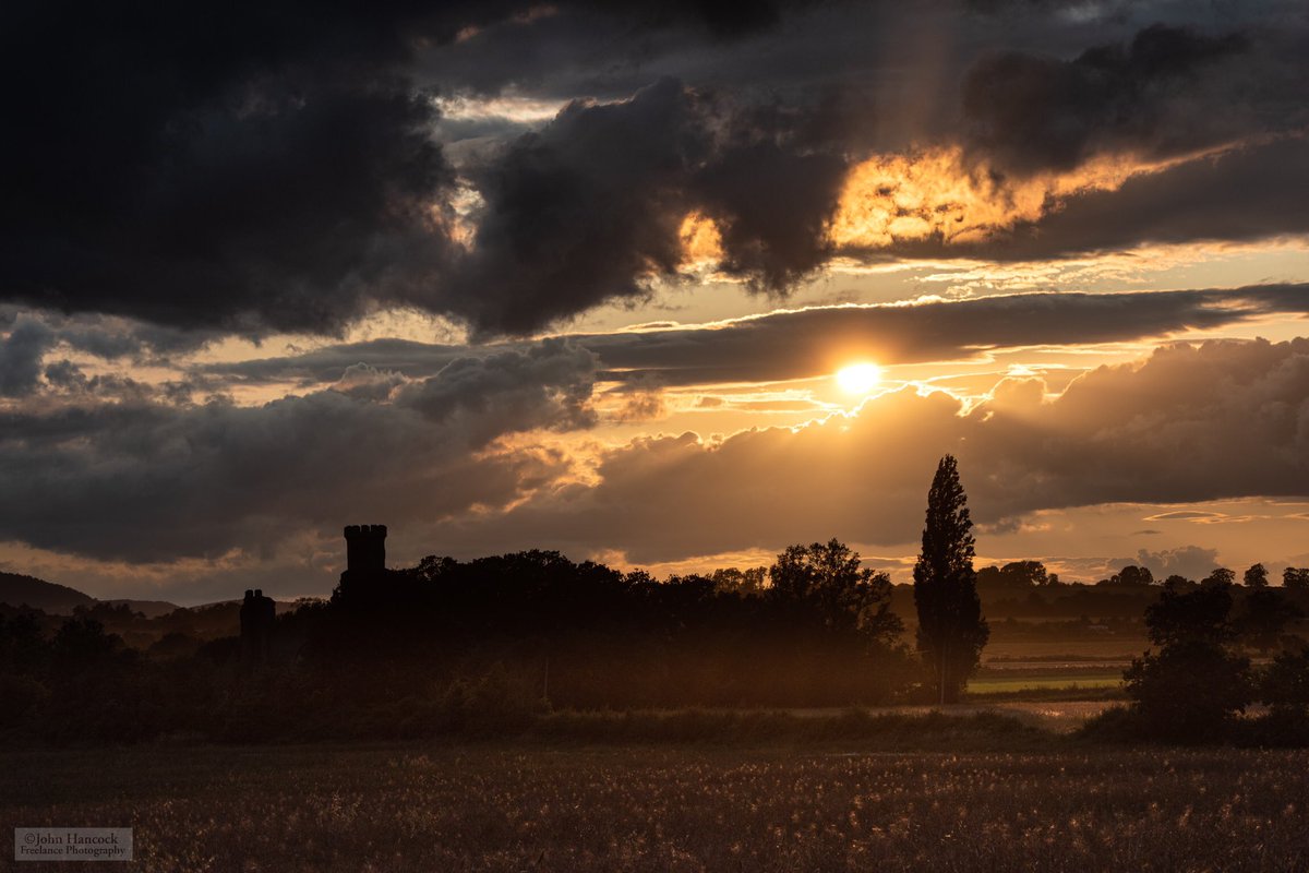 Good sky this evening..! #WorcestershireHour