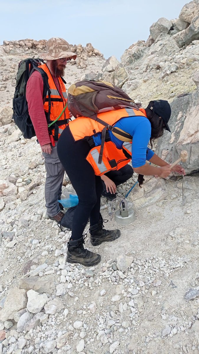 involcan's tweet photo. Ana Pires, graduated in #Geology from the Federal University of Minas Gerais (UFMG) in Brazil is participating in the #2023INVOLCANSummerScienceTrainingProgram. Today, she was at the summit crater of #Teide volcano, #Tenerife, performing a diffuse degassing survey with #INVOLCAN https://t.co/atGEZX4PSw