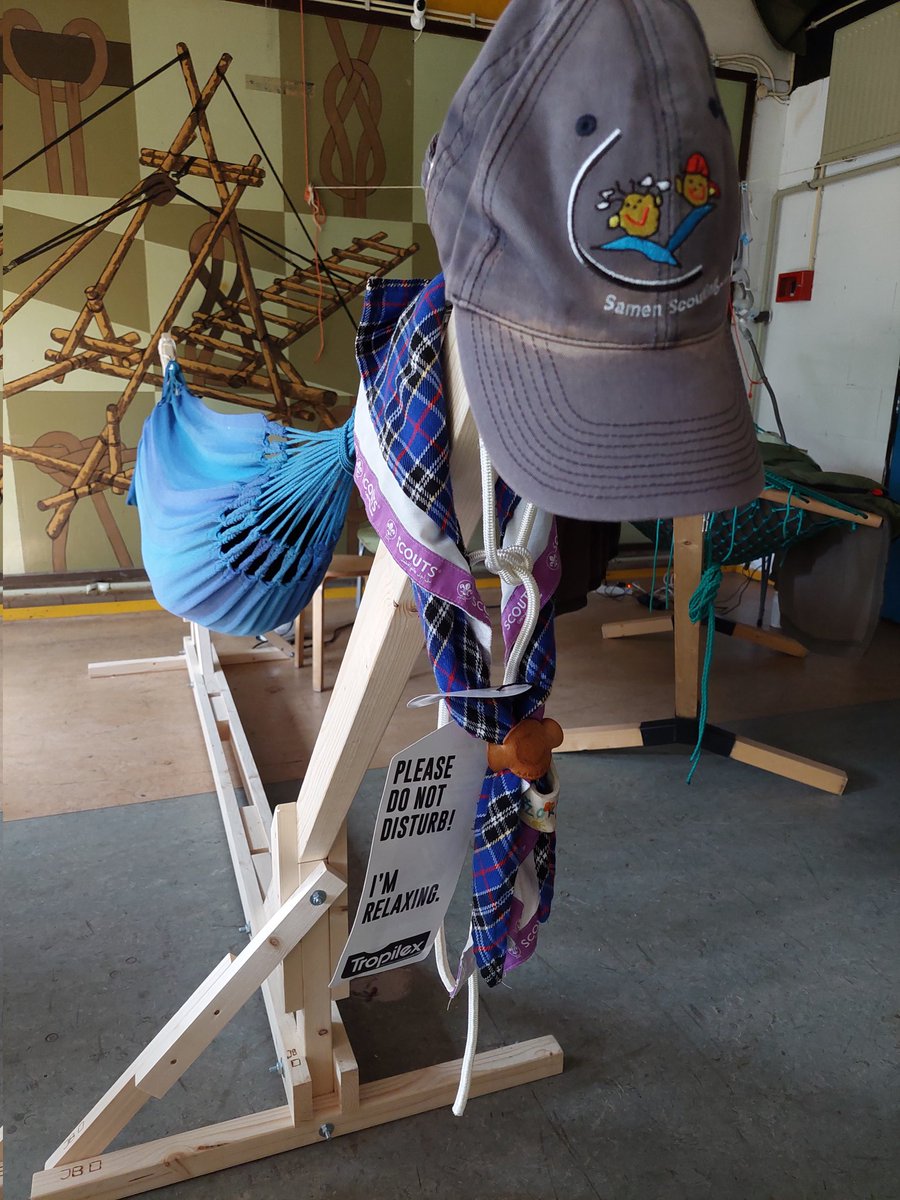 BE_BlauweVogels's tweet image. Wij slapen tijdens ons #zomerkamp uiteraard in onze zelfgeknoopte #hangmat &amp;amp; zelfgemaakte standaard.

#onsnietstoren