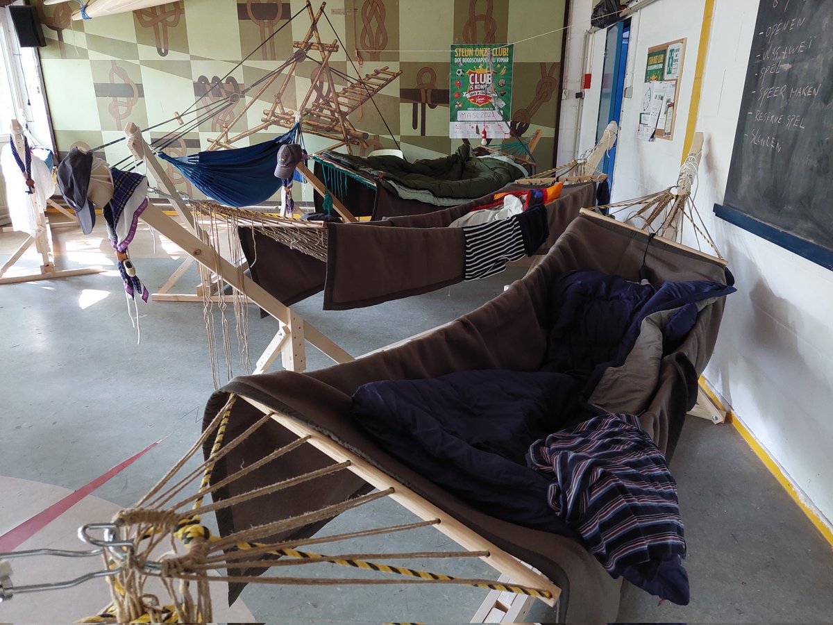 BE_BlauweVogels's tweet image. Wij slapen tijdens ons #zomerkamp uiteraard in onze zelfgeknoopte #hangmat &amp;amp; zelfgemaakte standaard.

#onsnietstoren