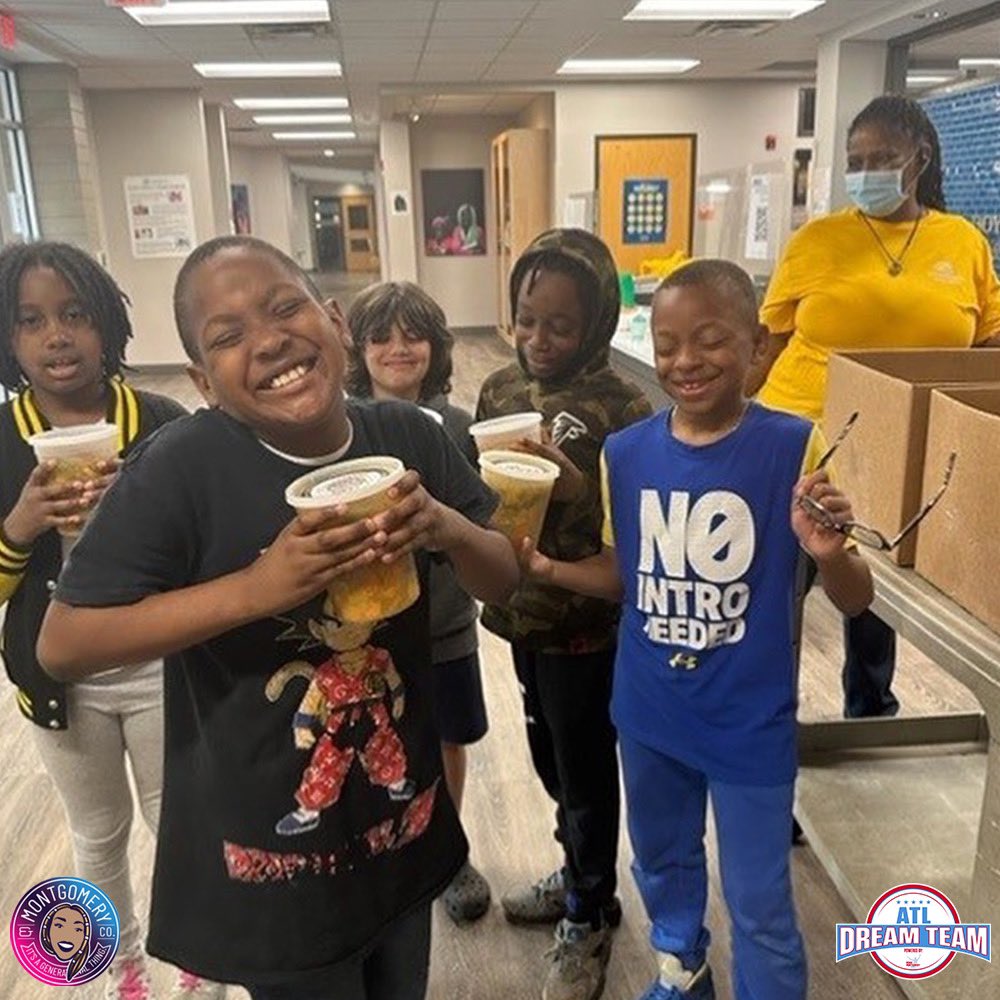 RMFnonprofit's tweet image. Last game before the All-Star break! This evening @MVKatlanta will be representing for the ATL Dream Team powered by #RMFnonprofit!

Dream vs Storm - Go Dream  🅰️

#MoCo🎈|| #ATLDreamTeam