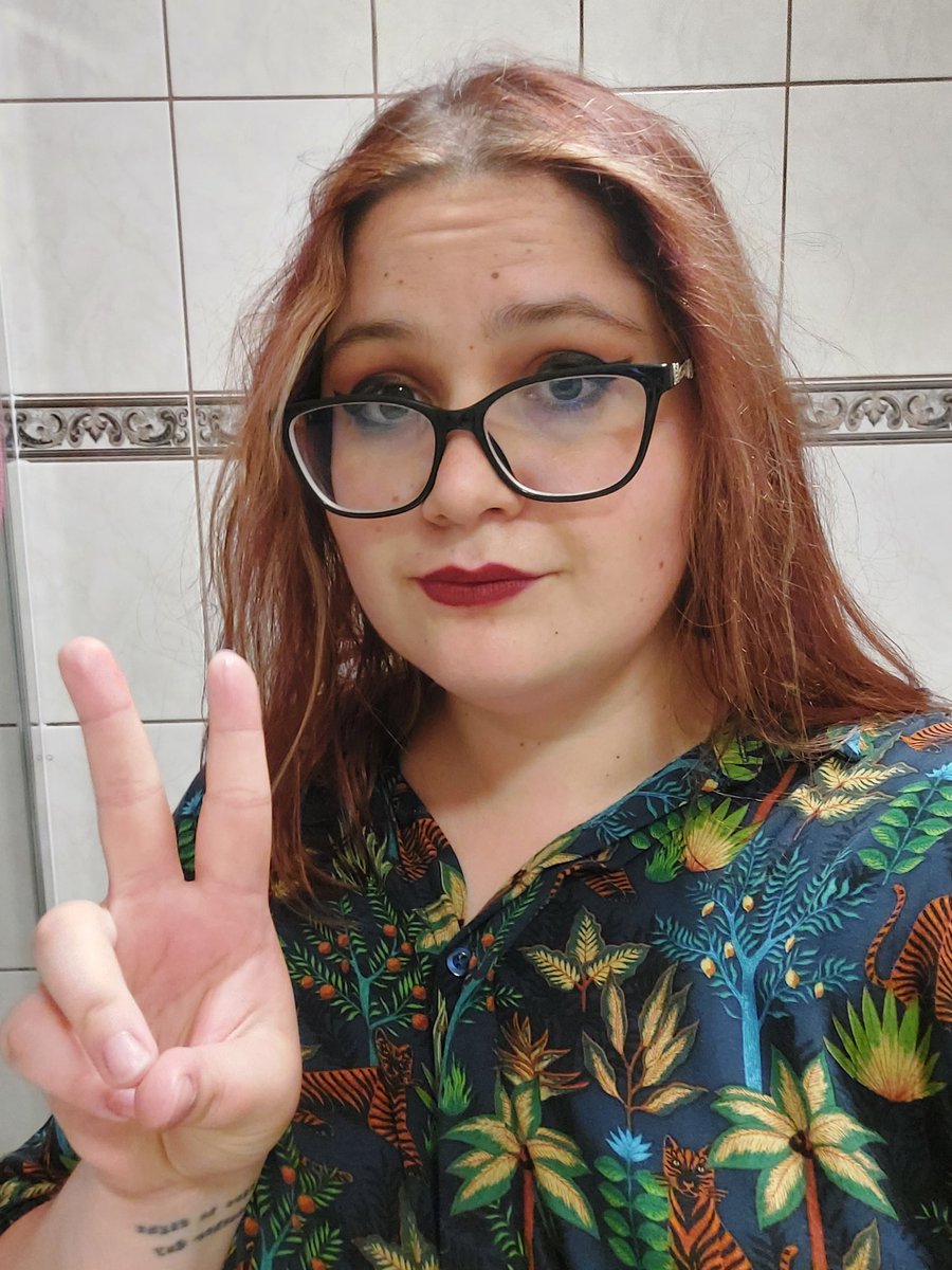 YeetMyAsthma's tweet photo. #GOSelfieDay ? Don’t mind if I do
here I am, the bitch that wishes she could write her fics faster. here, after 6h car journey https://t.co/8hKhsg874s